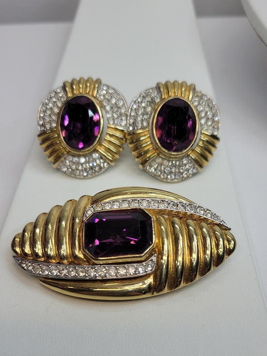 Jewelry - Vintage Puccini Brooch Set